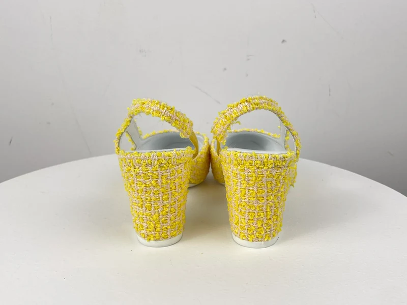 Chanel hellgelbe Tweed-Slingback-Pumps mit CC-Logo 37