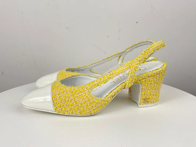 Chanel hellgelbe Tweed-Slingback-Pumps mit CC-Logo 37