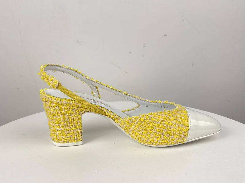 Chanel hellgelbe Tweed-Slingback-Pumps mit CC-Logo 37