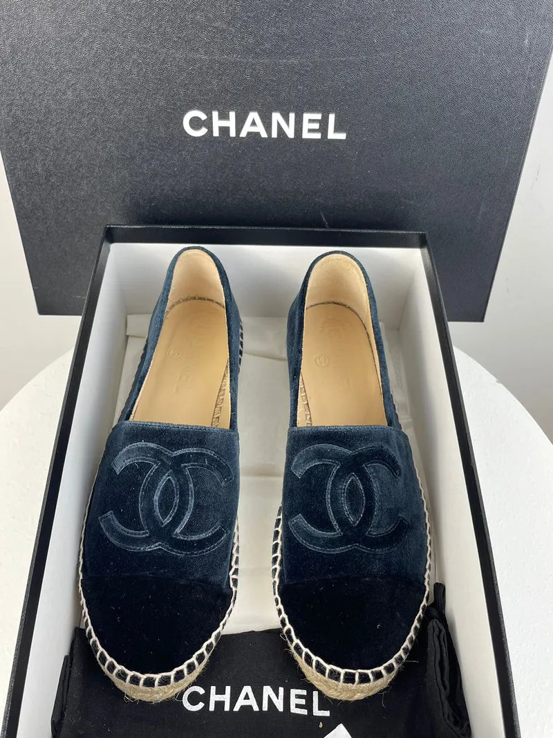 Chanel Blaue Flats mit CC-Logo 38