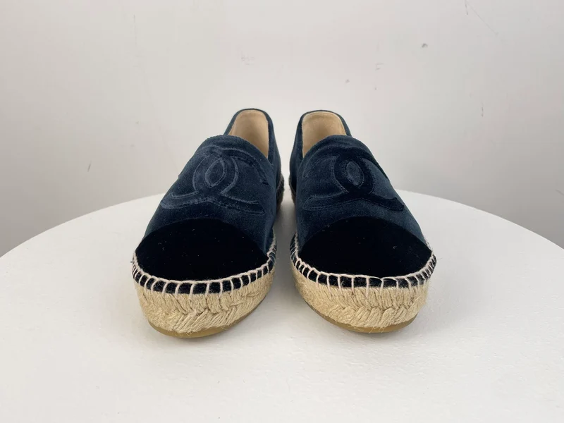 Chanel Blaue Flats mit CC-Logo 38