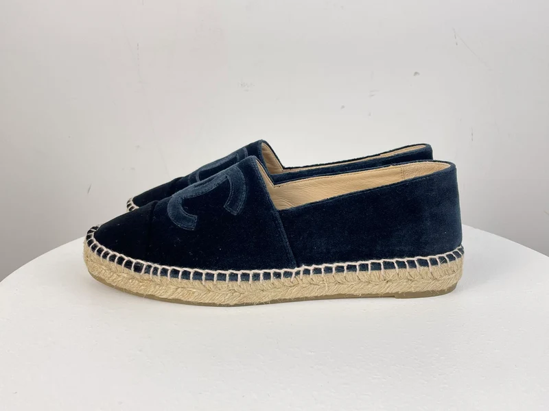 Chanel Blaue Flats mit CC-Logo 38
