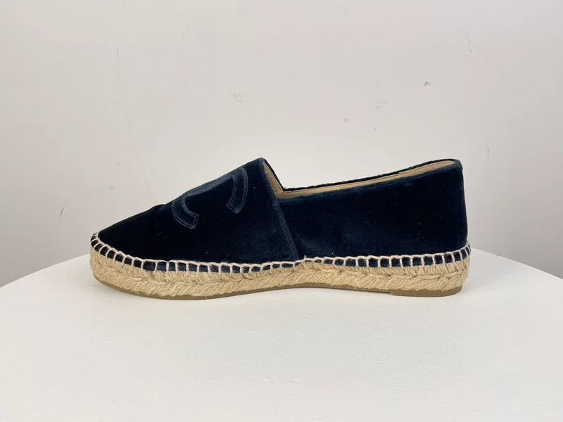 Chanel Blaue Flats mit CC-Logo 38