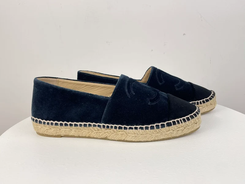 Chanel Blaue Flats mit CC-Logo 38