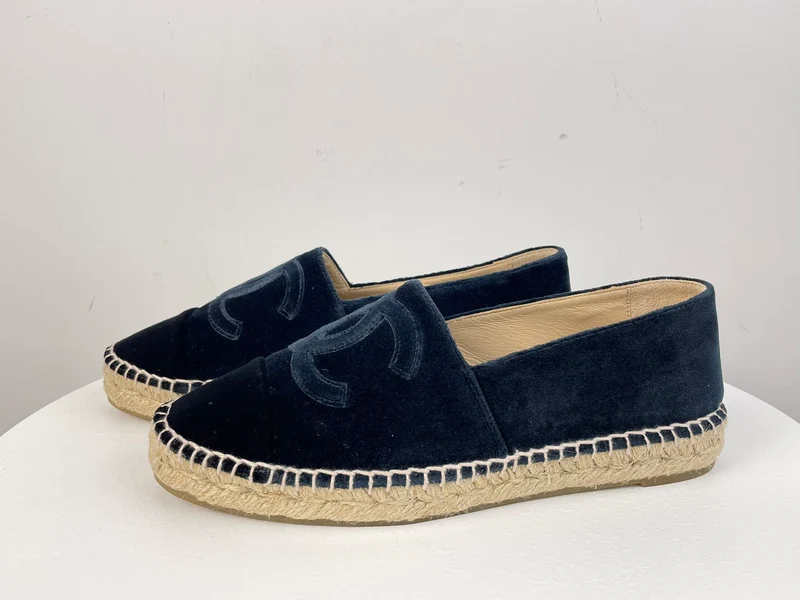 Chanel Blaue Flats mit CC-Logo 38