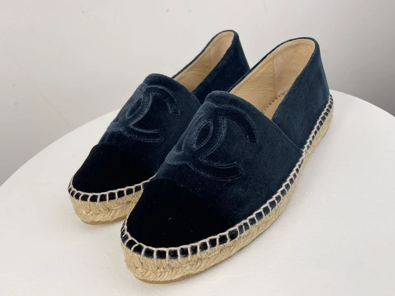 Chanel Blaue Flats mit CC-Logo 38