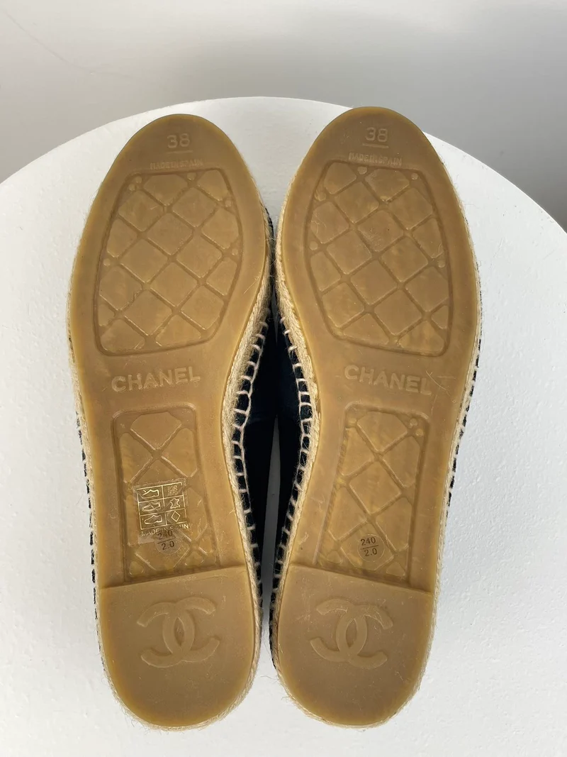 Chanel Blaue Flats mit CC-Logo 38