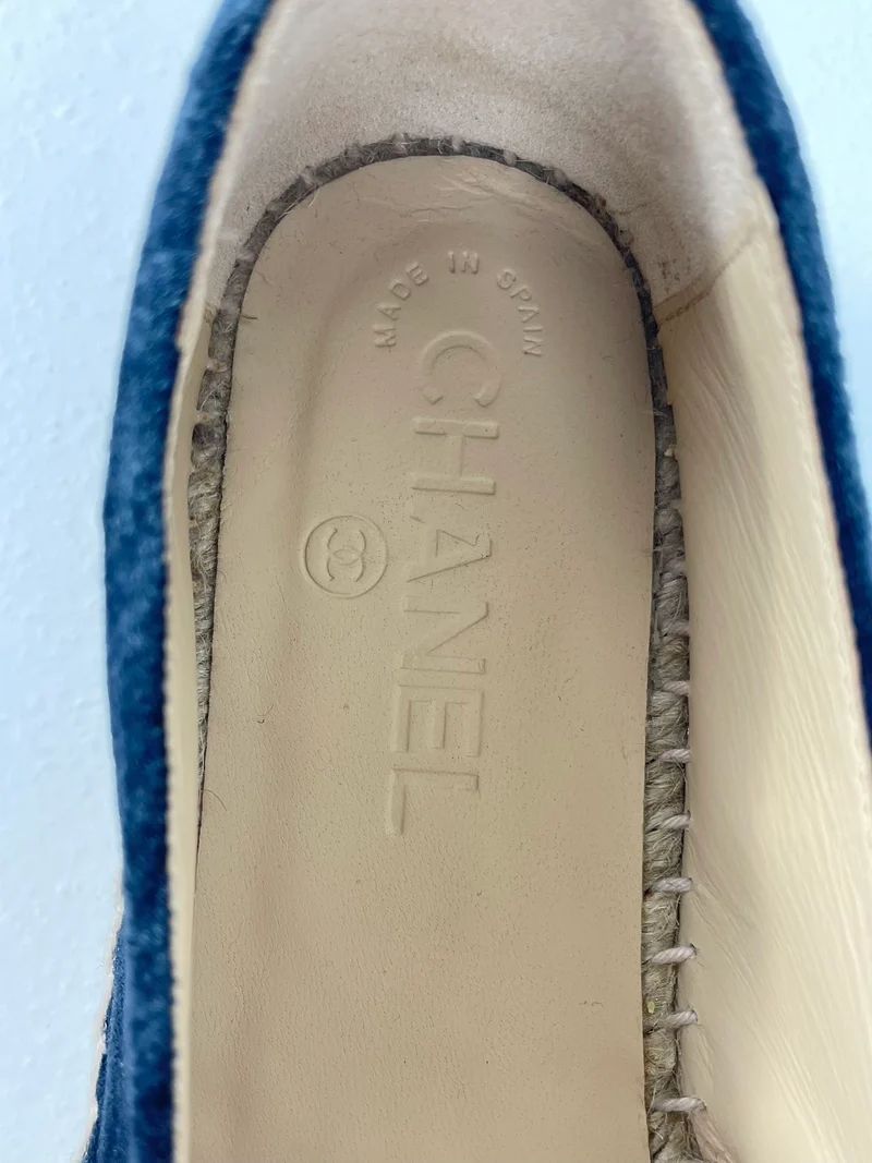 Chanel Blaue Flats mit CC-Logo 38