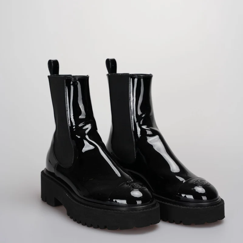 Chanel Lackstiefeletten mit Kappe CC 36.5C Schwarz