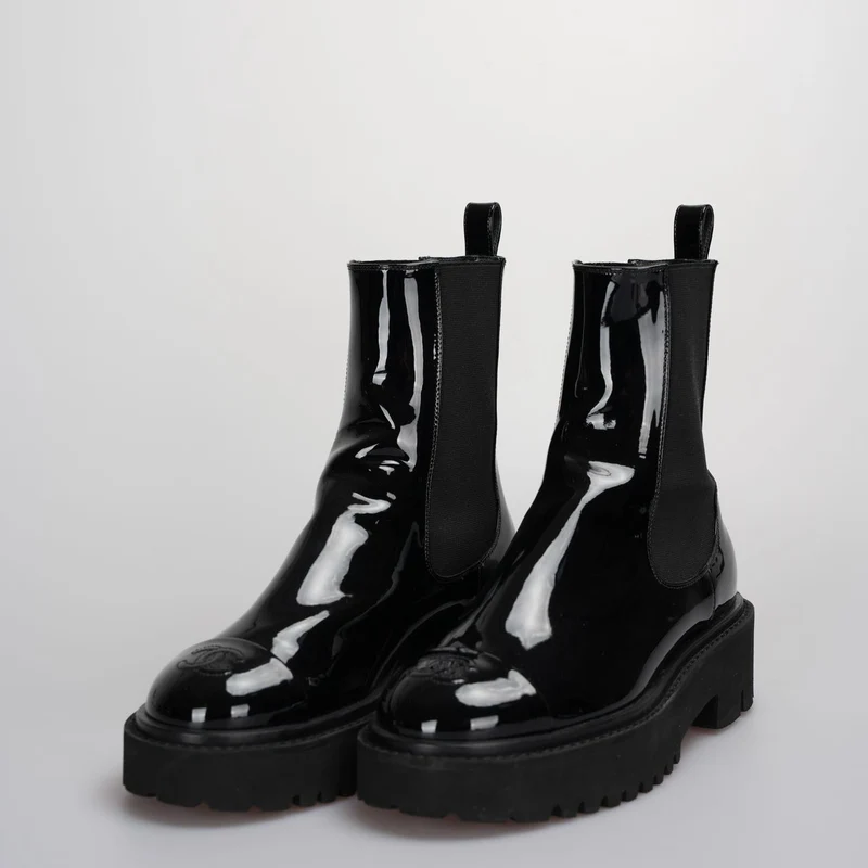 Chanel Lackstiefeletten mit Kappe CC 36.5C Schwarz