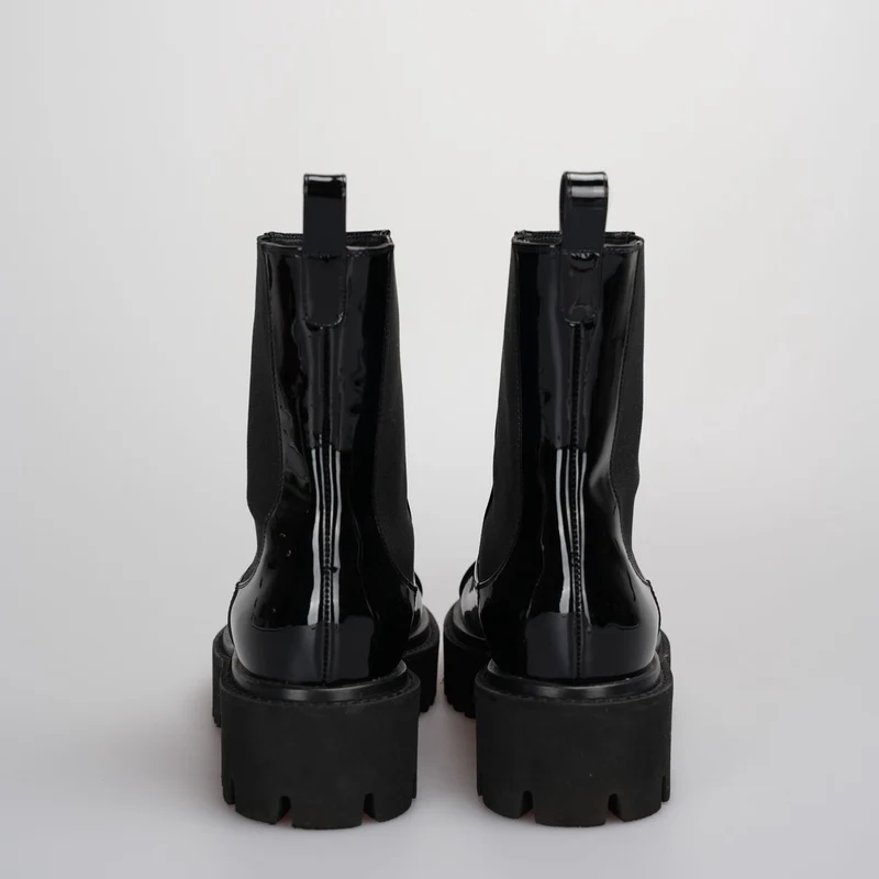 Chanel Lackstiefeletten mit Kappe CC 36.5C Schwarz