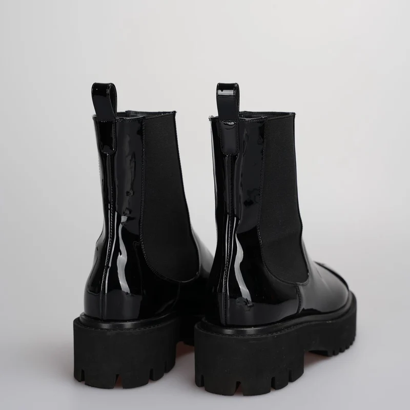 Chanel Lackstiefeletten mit Kappe CC 36.5C Schwarz