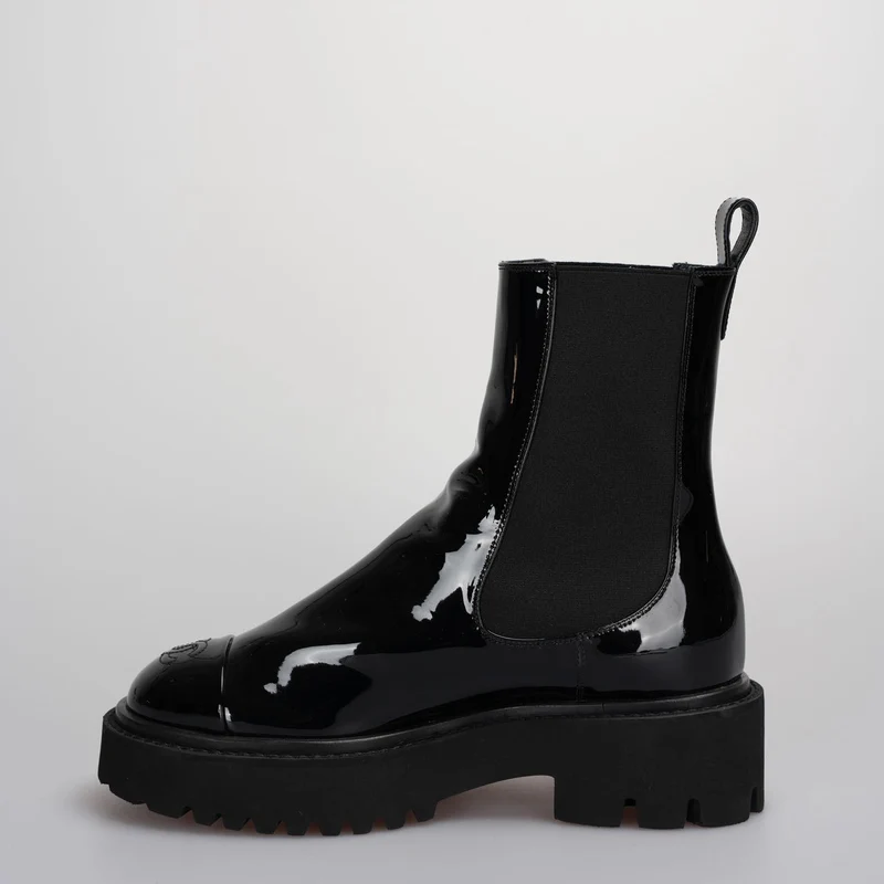 Chanel Lackstiefeletten mit Kappe CC 36.5C Schwarz