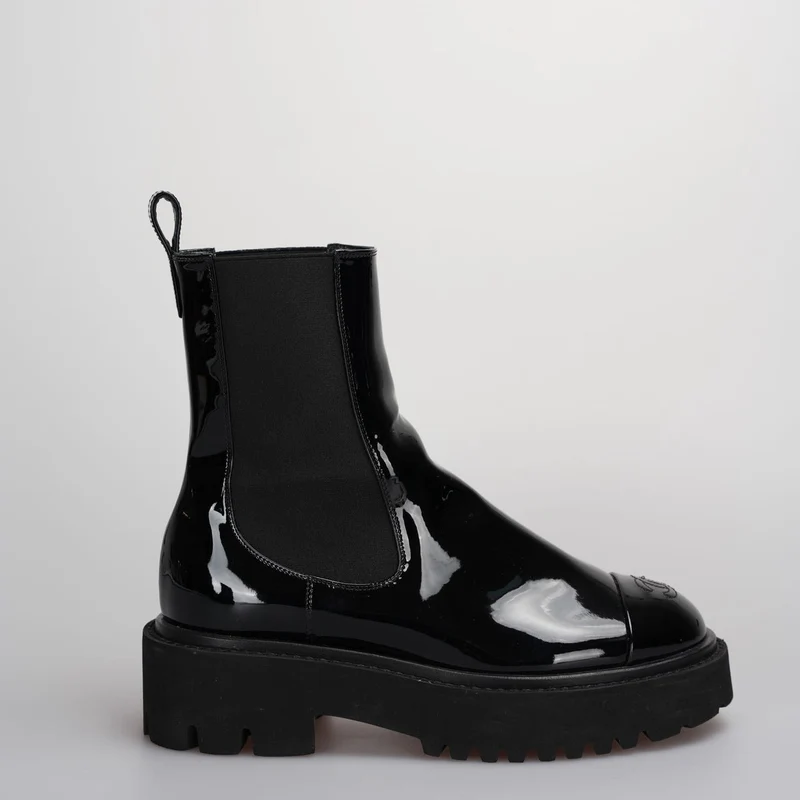 Chanel Lackstiefeletten mit Kappe CC 36.5C Schwarz