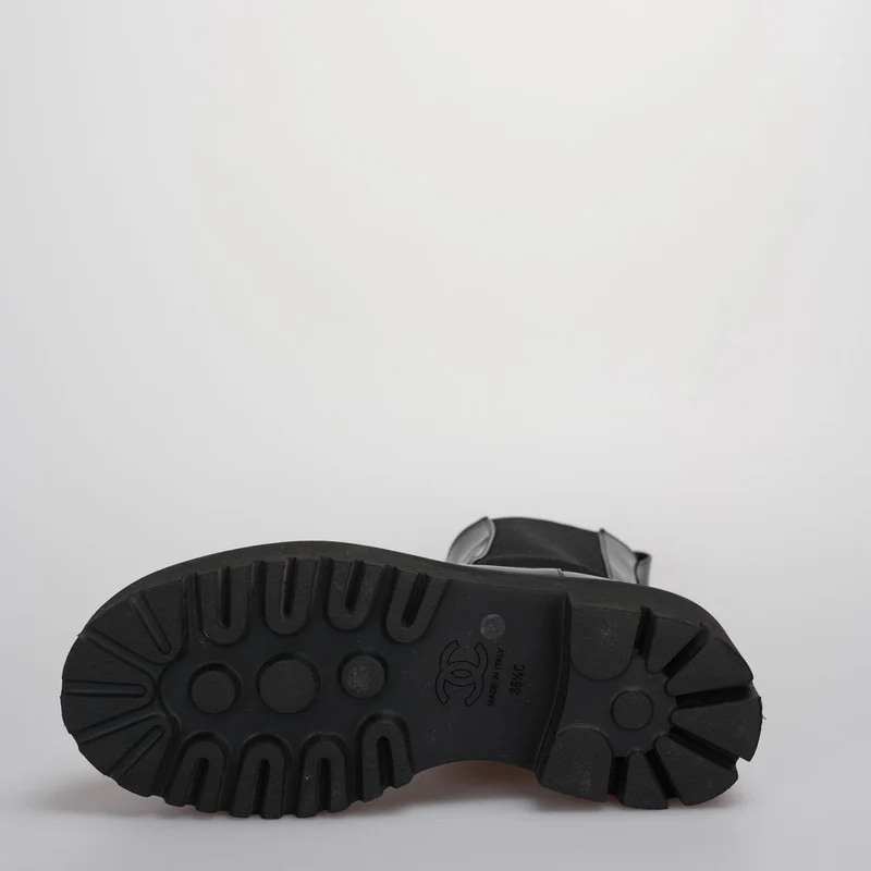 Chanel Lackstiefeletten mit Kappe CC 36.5C Schwarz