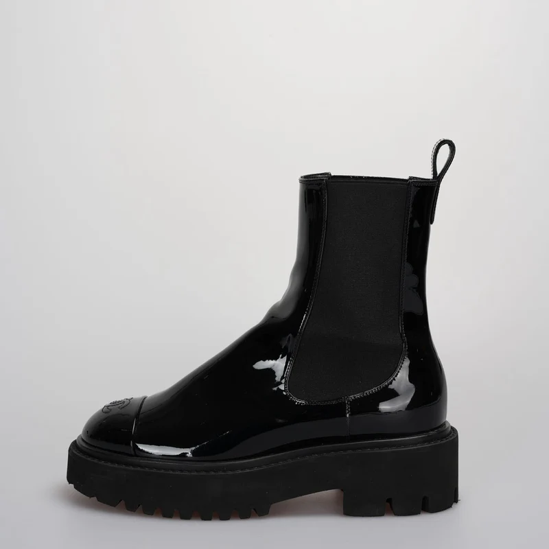 Chanel Lackstiefeletten mit Kappe CC 36.5C Schwarz