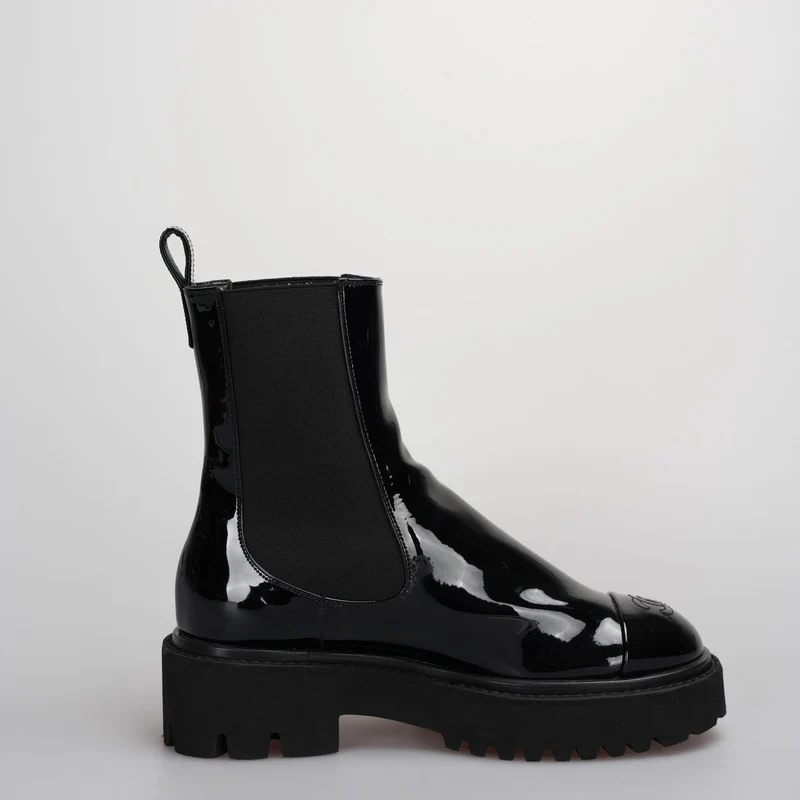 Chanel Lackstiefeletten mit Kappe CC 36.5C Schwarz