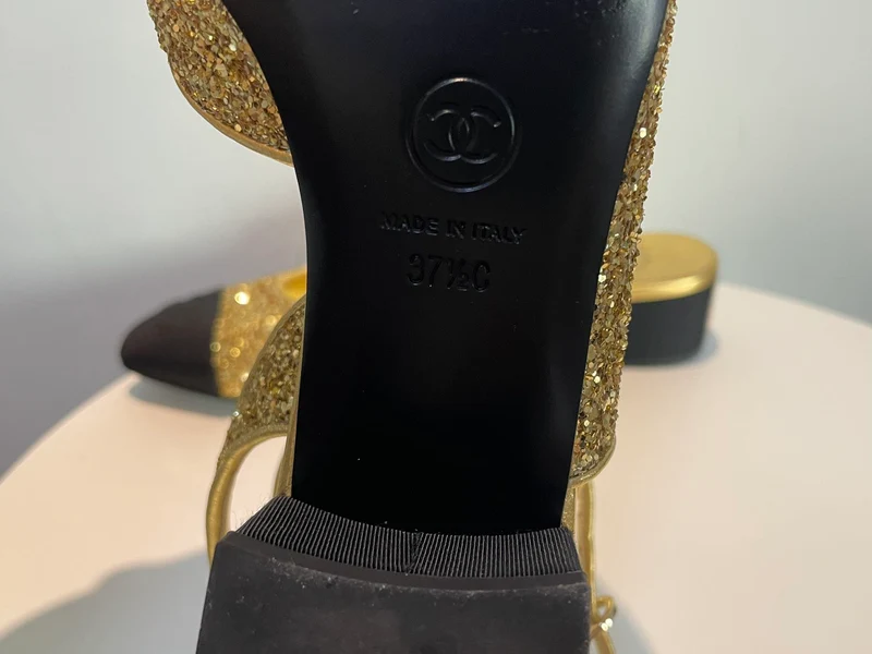 Chanel GoldSchwarze Slingback-Pumps mit CC-Cap-Toe aus grobem Glitzer und Stoff, Größe EU 37.5