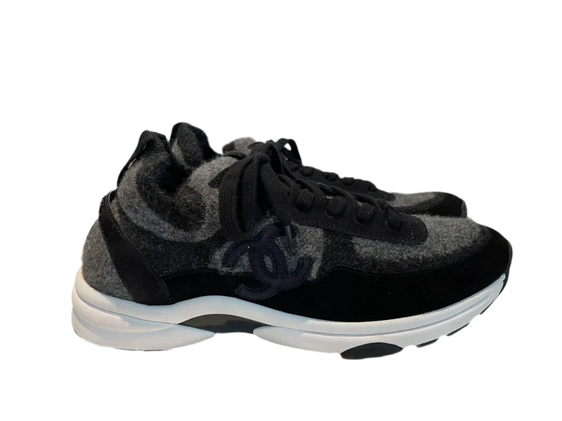 CHANEL Stoff Wildleder Kalbsleder Damen CC Sneakers Größe 42 in Grau und Schwarz