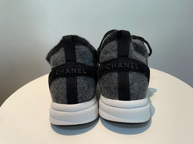 CHANEL Stoff Wildleder Kalbsleder Damen CC Sneakers Größe 42 in Grau und Schwarz