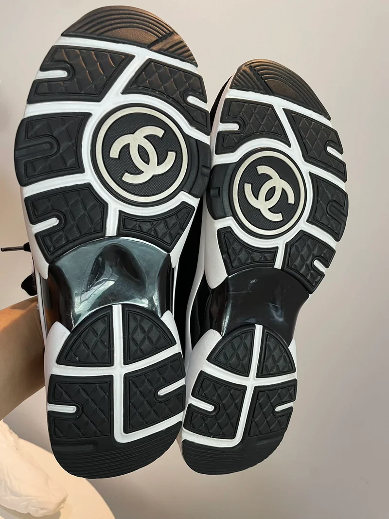 CHANEL Stoff Wildleder Kalbsleder Damen CC Sneakers Größe 42 in Grau und Schwarz
