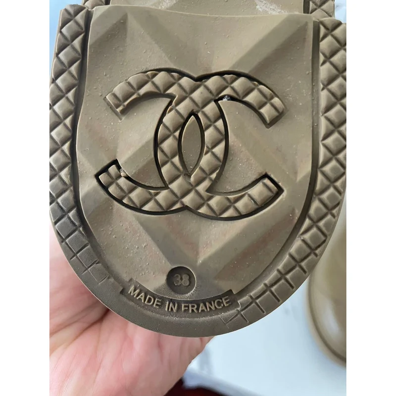 Chanel Regenstiefel