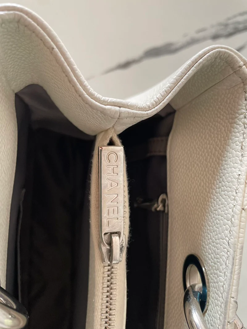Chanel Medium White Grand Shopping Tote Bag aus Kaviarleder mit silberner Hardware