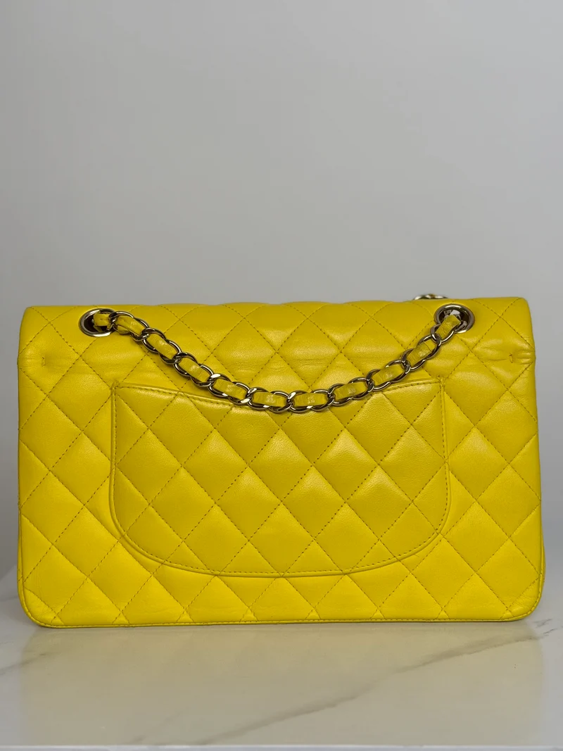 Chanel Gelbe klassische Double Flap Bag Medium aus Lammleder mit silberner Hardware