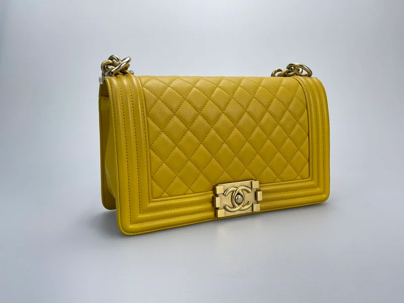 Chanel Le Boy Medium in Zitronengelb mit goldener Hardware