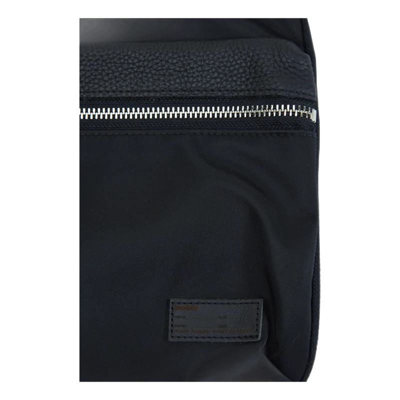 Luster Round Zip Clutch Grain Black