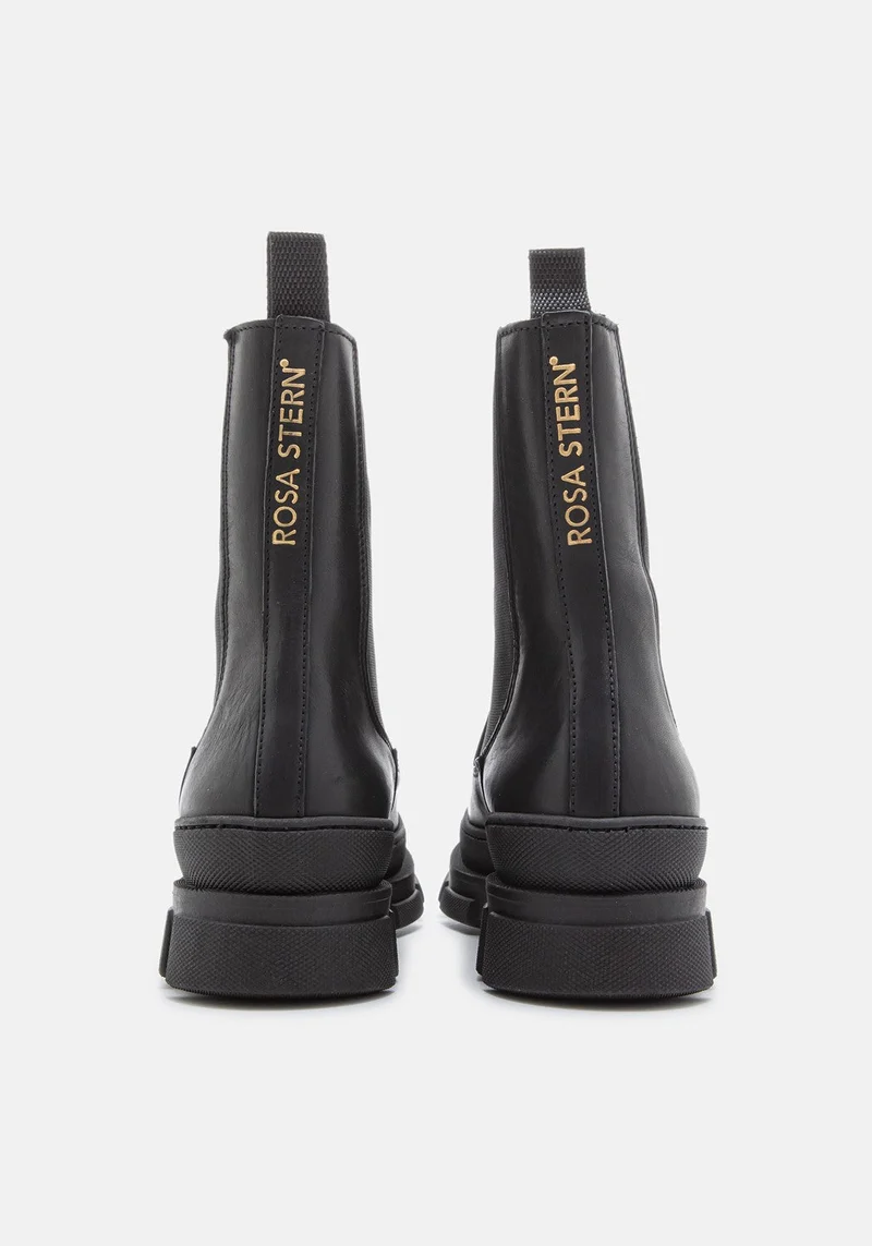 Laura 01 Chelsea Boot black