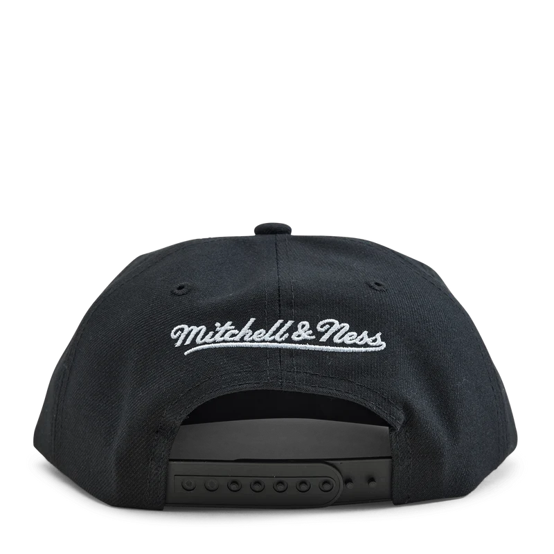 Bulls Dead Remix Deadstock Snapback