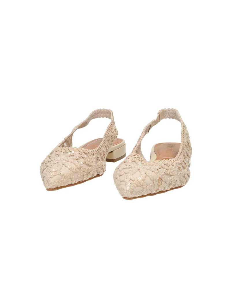 372053 Crochet cream