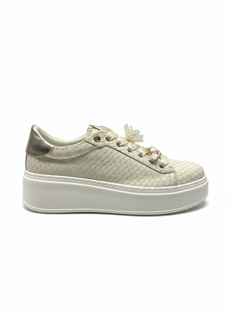 PIA604A white