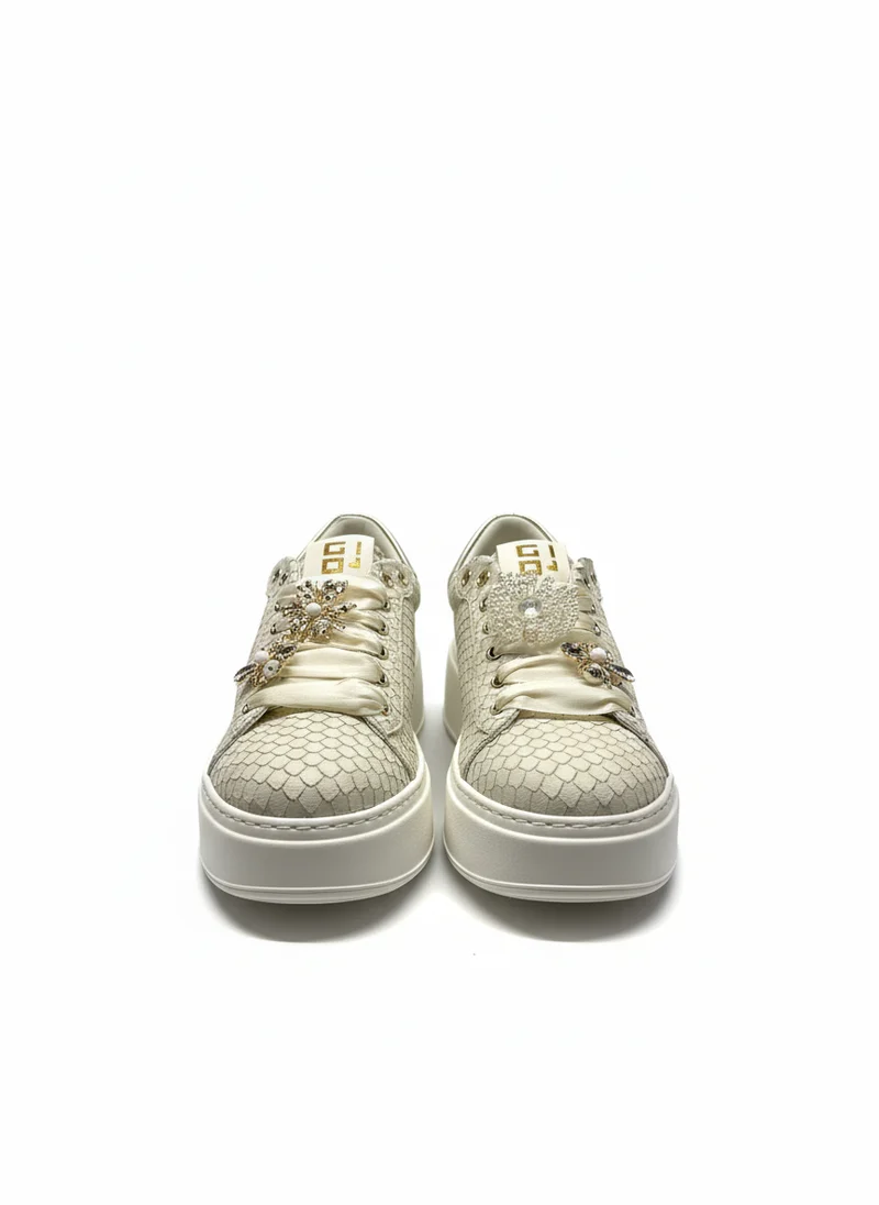 PIA604A white