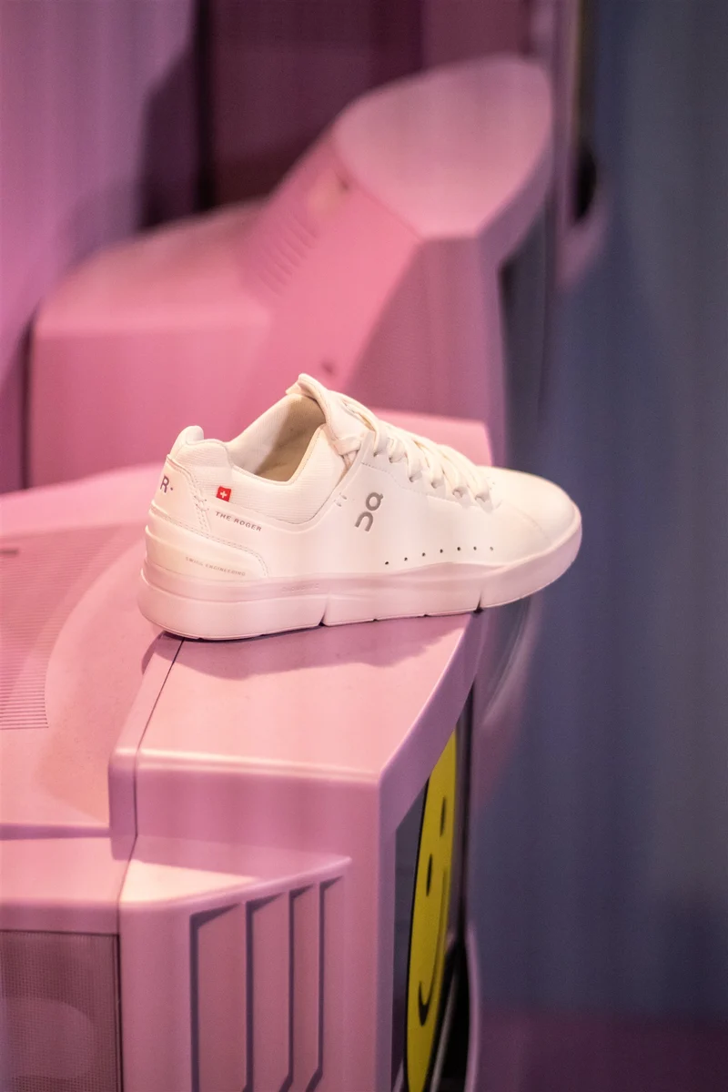 48.98959 W The Roger Advantage wht/lily