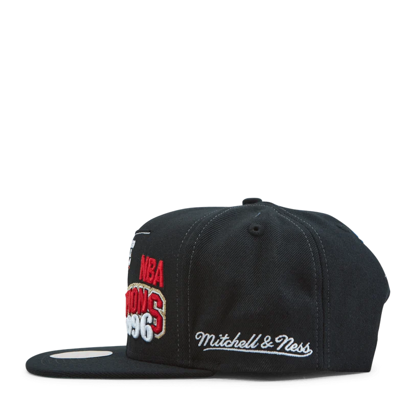 Bulls 1996 Champions Wave Snapback