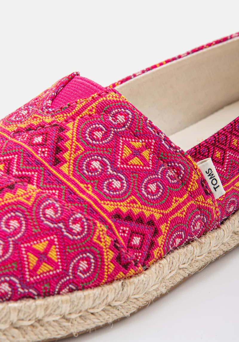 10016245 WM Woven pink multi floral