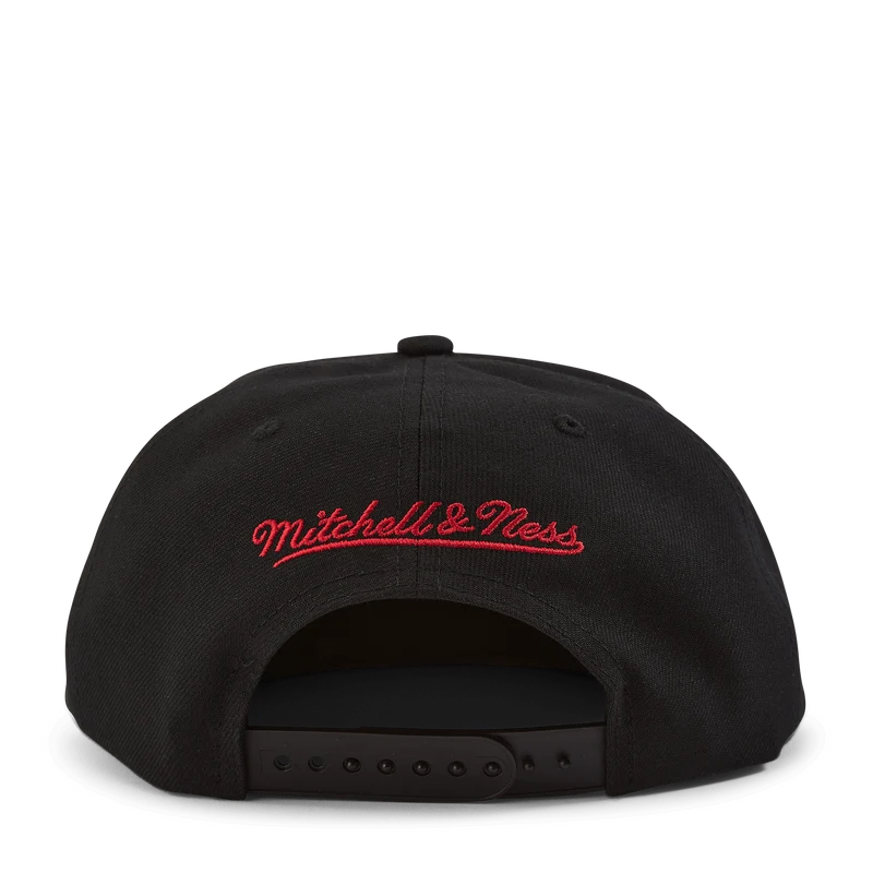 B Snapback