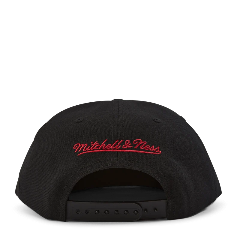 B Snapback