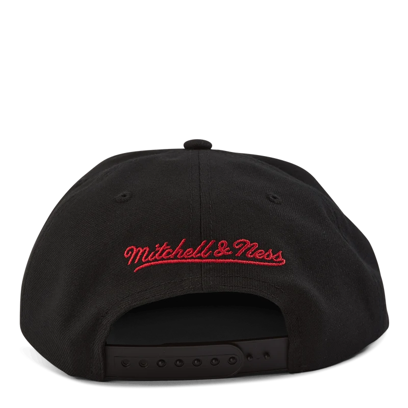 B Snapback