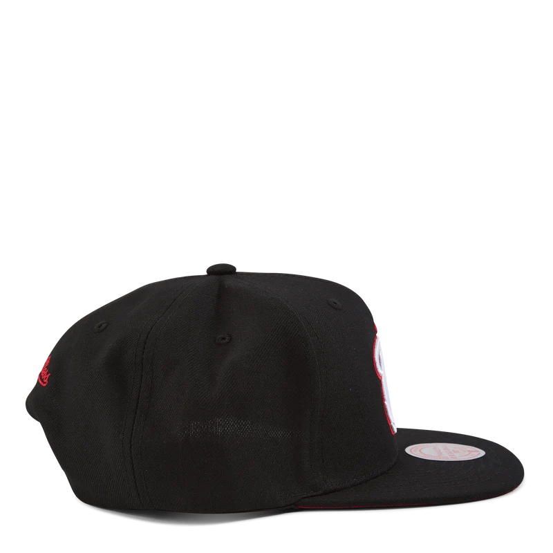 B Snapback