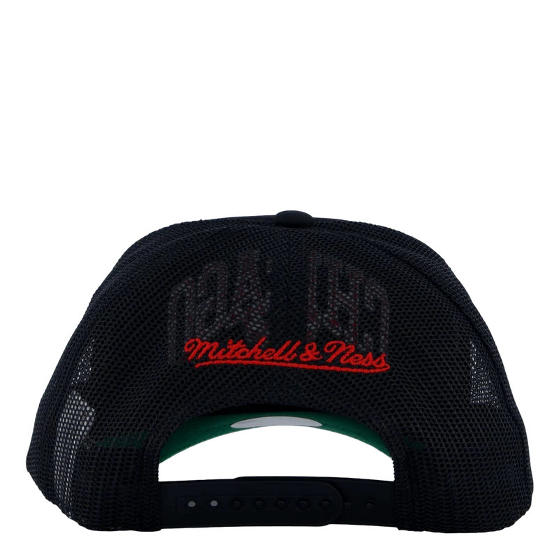 Bulls Gold Leaf Trucker HWC
