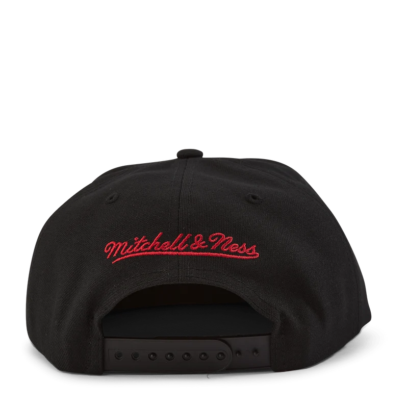 B Snapback
