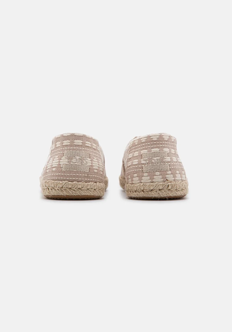 10016266 WM Woven macadamia global