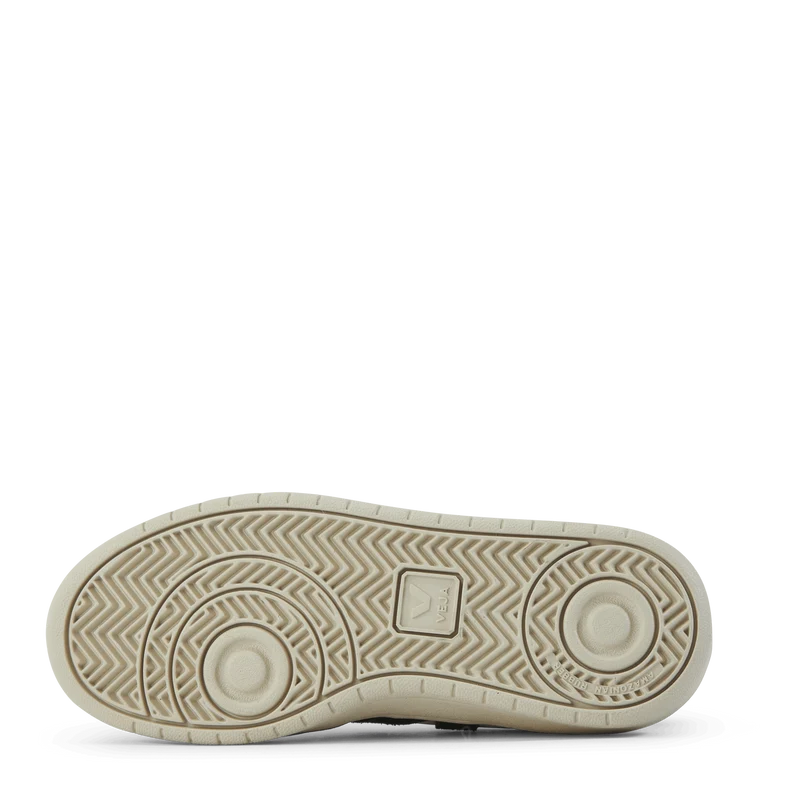 V-12 Leather Extra White Cyprus