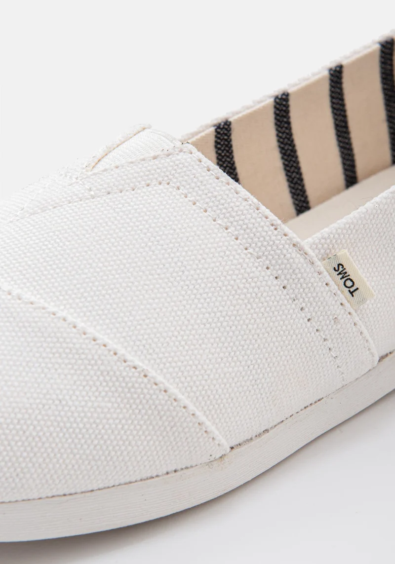 10015757 WM Heritage Canvas white