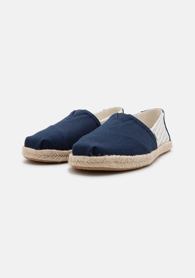 10016268 WM University Stripes navy