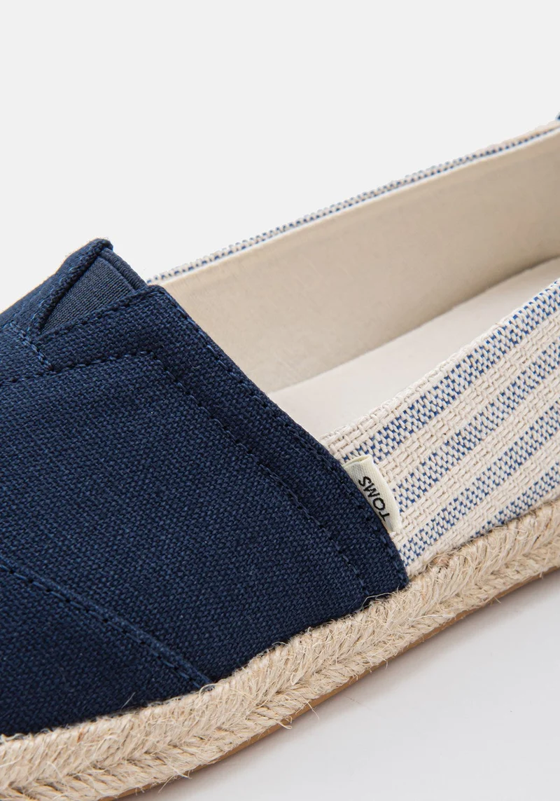 10016268 WM University Stripes navy