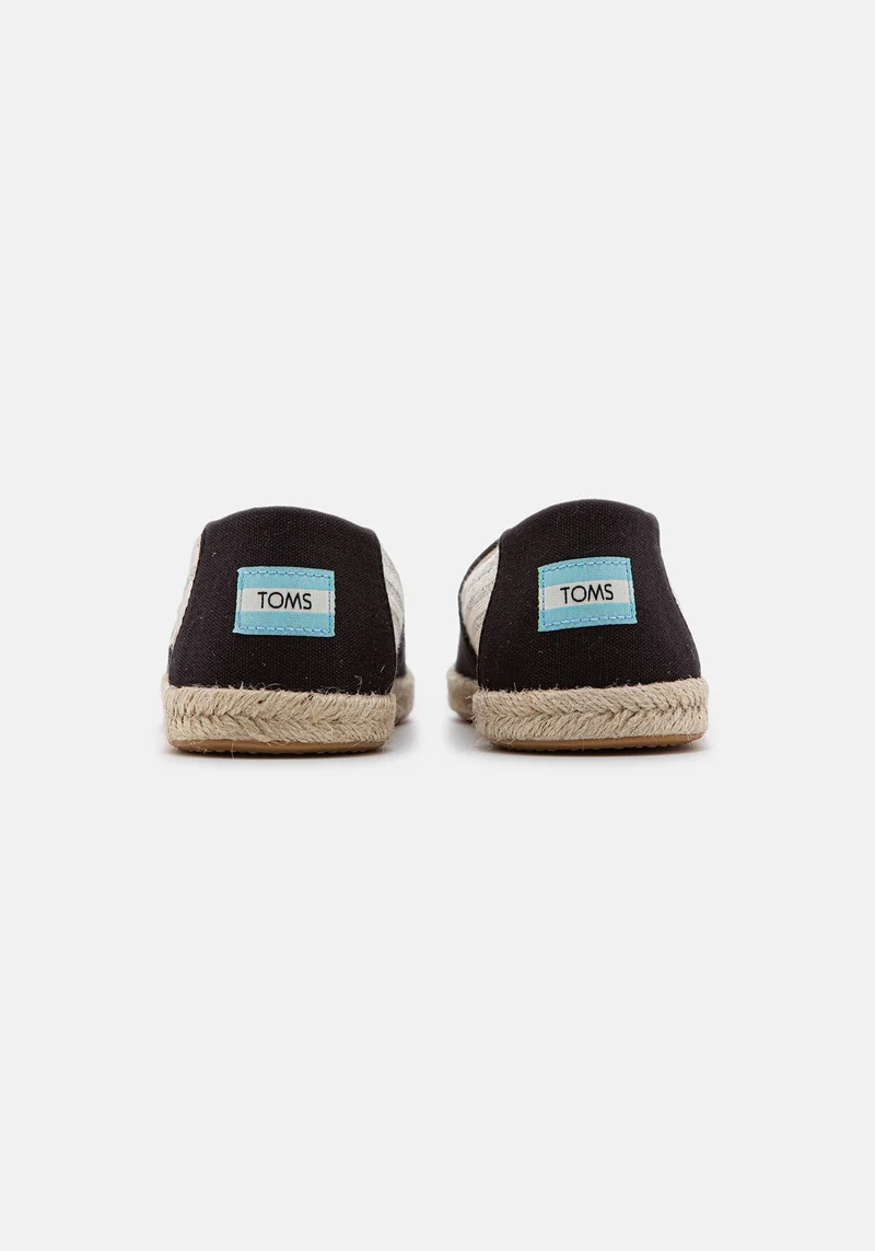 10016264 WM University Stripes black
